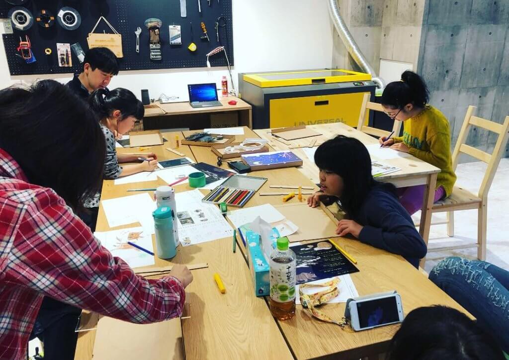 光る絵本を作るワークショップ